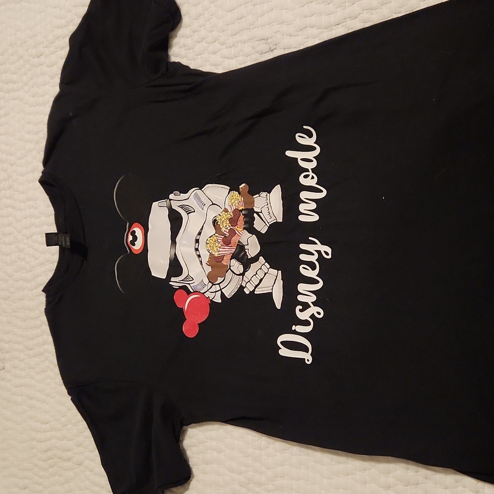 Womens black tshirt disney mode medium